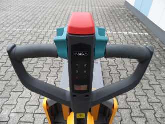 Használt targonca JUNGHEINRICH AME 15 - BJ 2025 - 35 Stunden - neuwertig ELEKTRO NIEDERHUBWAGENDEICHSEL (13075072)