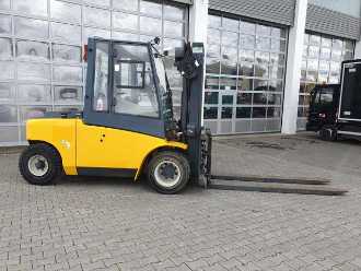 Használt targonca JUNGHEINRICH DFG 680 / 4.500mm / 2.413h / Zinkenverstellgerät DIESEL VIERRADFRONTSTAPLER (13033008)