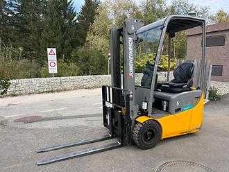 Használt targonca JUNGHEINRICH EFG 110 - 300ZT ELEKTRO DREIRADFRONTSTAPLER (13072421) backdrop