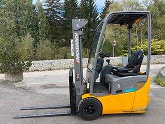 Használt targonca JUNGHEINRICH EFG 110 - 300ZT ELEKTRO DREIRADFRONTSTAPLER (13072421)