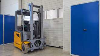 Használt targonca JUNGHEINRICH EFG 215 G115-330ZZ ELEKTRO DREIRADFRONTSTAPLER (13070490)