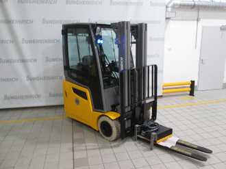 Használt targonca JUNGHEINRICH EFG 215 MP GE 115-425 DZ ELEKTRO VIERRADFRONTSTAPLER (13033222) backdrop