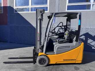 Használt targonca JUNGHEINRICH EFG 216 Baujahr 2018/ Stunden 6167 HH 4,64M ELEKTRO DREIRADFRONTSTAPLER (13069837)