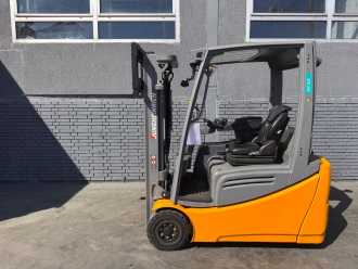 Használt targonca JUNGHEINRICH EFG 216 Baujahr 2022/ Stunden 2263 Akku 2023/ TOP ZUSTAND ELEKTRO DREIRADFRONTSTAPLER (13062499)