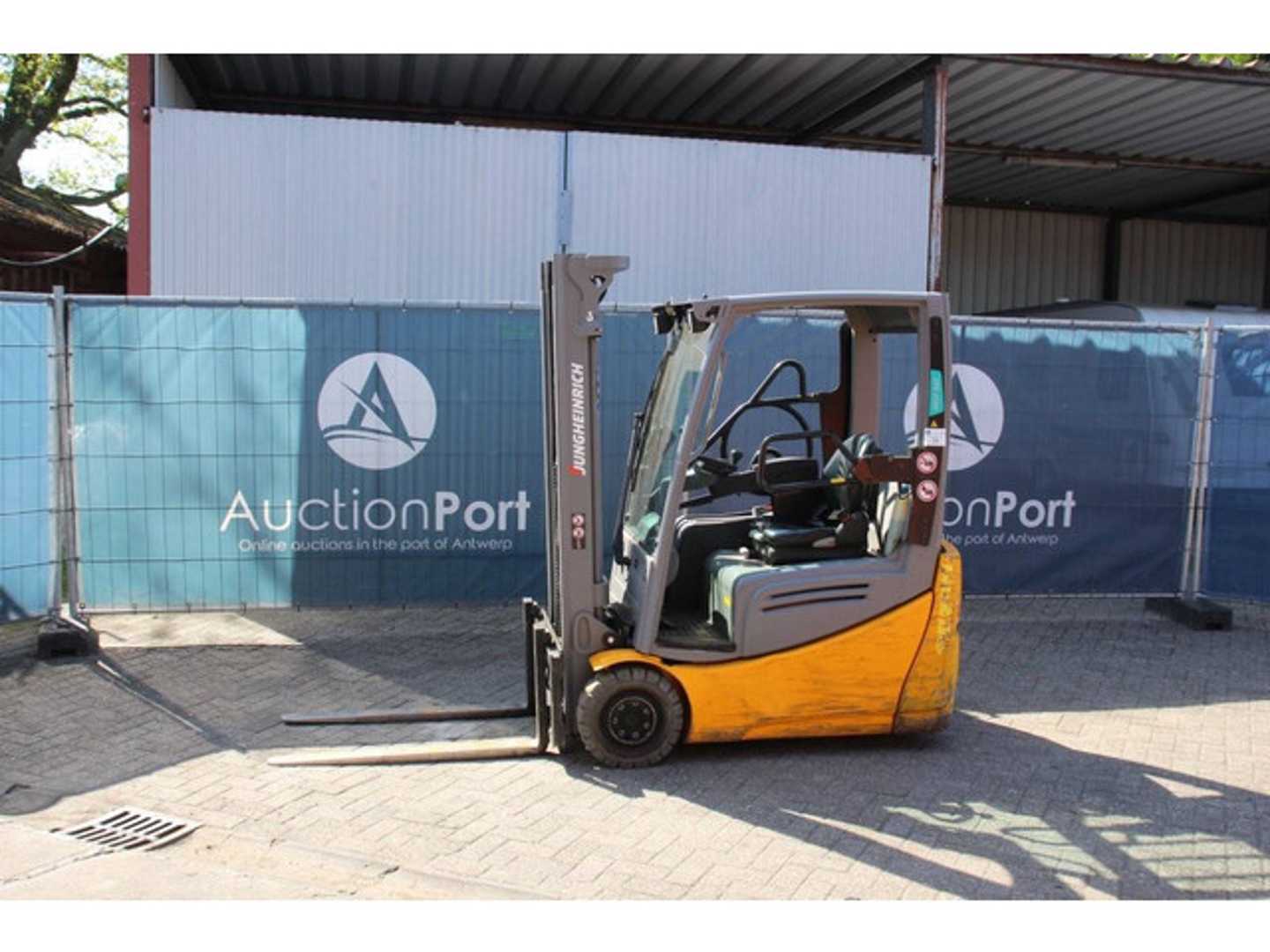 Használt targonca JUNGHEINRICH EFG 216k ELEKTRO VIERRADFRONTSTAPLER (13059780)
