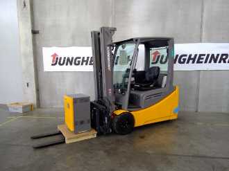 Használt targonca JUNGHEINRICH EFG 218 MP G+ZVG 115-480 DZ ELEKTRO VIERRADFRONTSTAPLER (12948502) backdrop