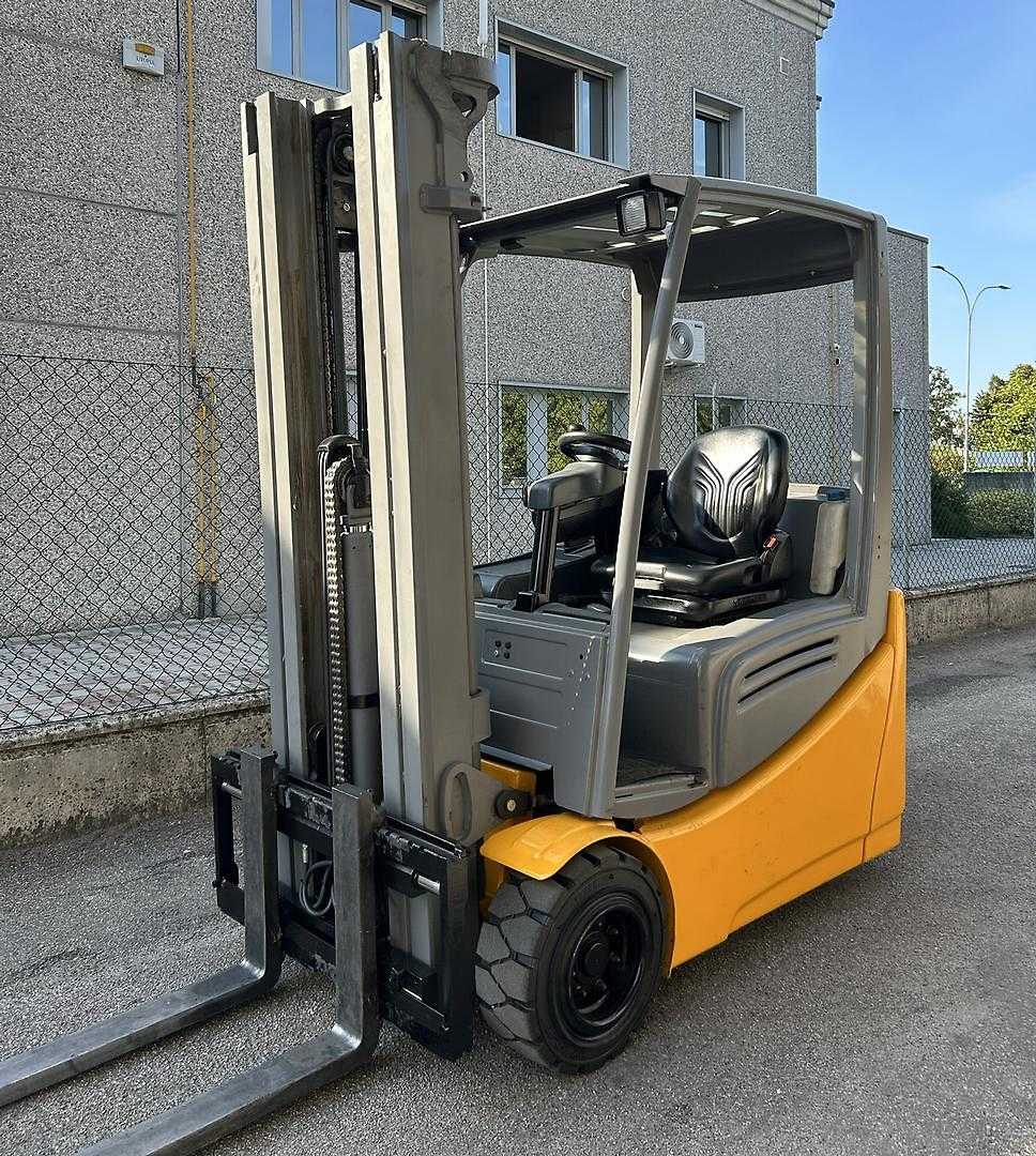 Használt targonca JUNGHEINRICH EFG 218K ELEKTRO DREIRADFRONTSTAPLER (13069137)