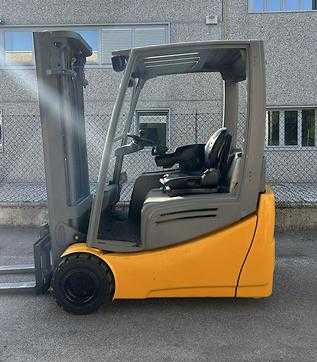 Használt targonca JUNGHEINRICH EFG 218K ELEKTRO DREIRADFRONTSTAPLER (13069137)