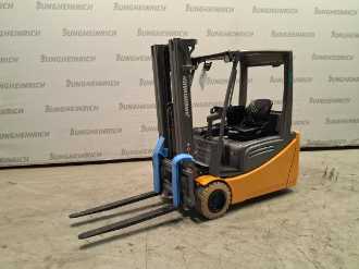 Használt targonca JUNGHEINRICH EFG 220 SP GE 115-464DZ ELEKTRO VIERRADFRONTSTAPLER (13074542) backdrop