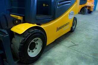 Használt targonca JUNGHEINRICH EFG 318K ELEKTRO VIERRADFRONTSTAPLER (11972408)