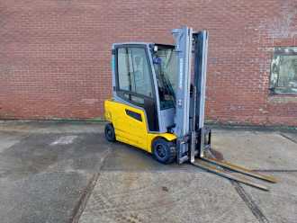 Használt targonca JUNGHEINRICH EFG 320 ELEKTRO VIERRADFRONTSTAPLER (12997063) backdrop