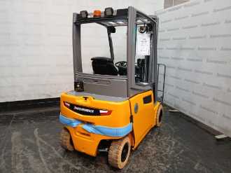 Használt targonca JUNGHEINRICH EFG 320 Li SP GE 115 480 DZ ELEKTRO VIERRADFRONTSTAPLER (13068755) backdrop