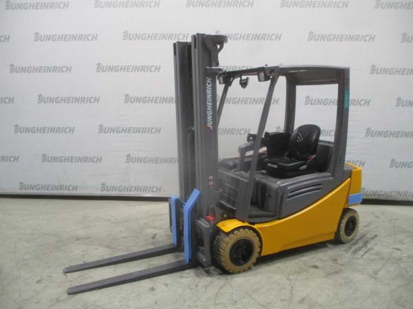 Használt targonca JUNGHEINRICH EFG 320 SP GE 115-500 DZ ELEKTRO VIERRADFRONTSTAPLER (13075013)