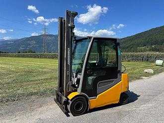 Használt targonca JUNGHEINRICH EFG 425 - 430ZT ELEKTRO VIERRADFRONTSTAPLER (13055797) backdrop