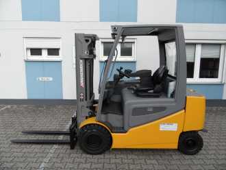 Használt targonca JUNGHEINRICH EFG 425 - Freisichtmast - 4. Funktion ELEKTRO VIERRADFRONTSTAPLER (13032854) backdrop