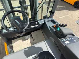 Használt targonca JUNGHEINRICH EFG 425 / Triplex 5500 mm / NEUGERÄT ELEKTRO VIERRADFRONTSTAPLER (13068275)