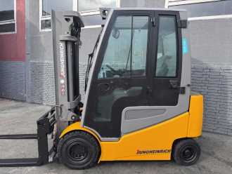 Használt targonca JUNGHEINRICH EFG 425k Baujahr 2021 / Stunden 953 HH 4,7M ELEKTRO VIERRADFRONTSTAPLER (13075082)