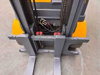 Használt targonca JUNGHEINRICH EFG 430 Baujahr 2006/ Stunden 9086/ Akku 2014 ELEKTRO VIERRADFRONTSTAPLER (13000995)