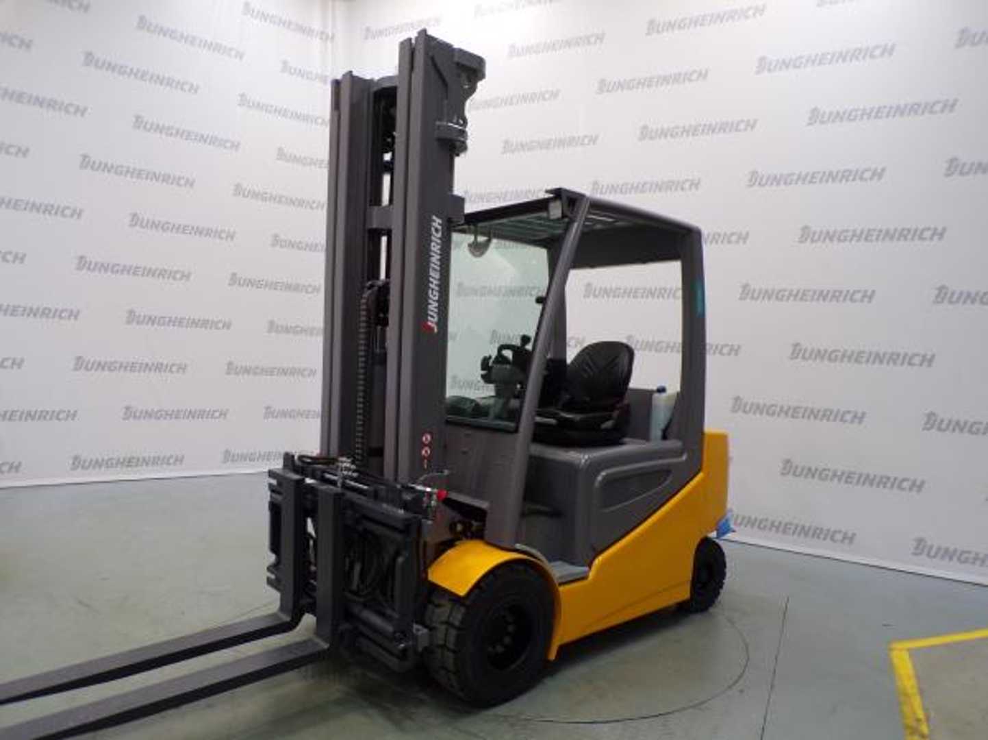 Használt targonca JUNGHEINRICH EFG 430 SP G+ZVG 115-600 DZ ELEKTRO VIERRADFRONTSTAPLER (13032438)