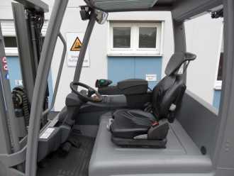 Használt targonca JUNGHEINRICH EFG 430k - weiße Reifen - Freihub ELEKTRO VIERRADFRONTSTAPLER (12886506)