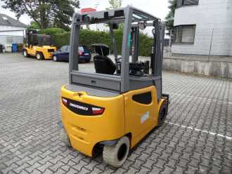 Használt targonca JUNGHEINRICH EFG 430k - weiße Reifen - Freihub ELEKTRO VIERRADFRONTSTAPLER (12886506)
