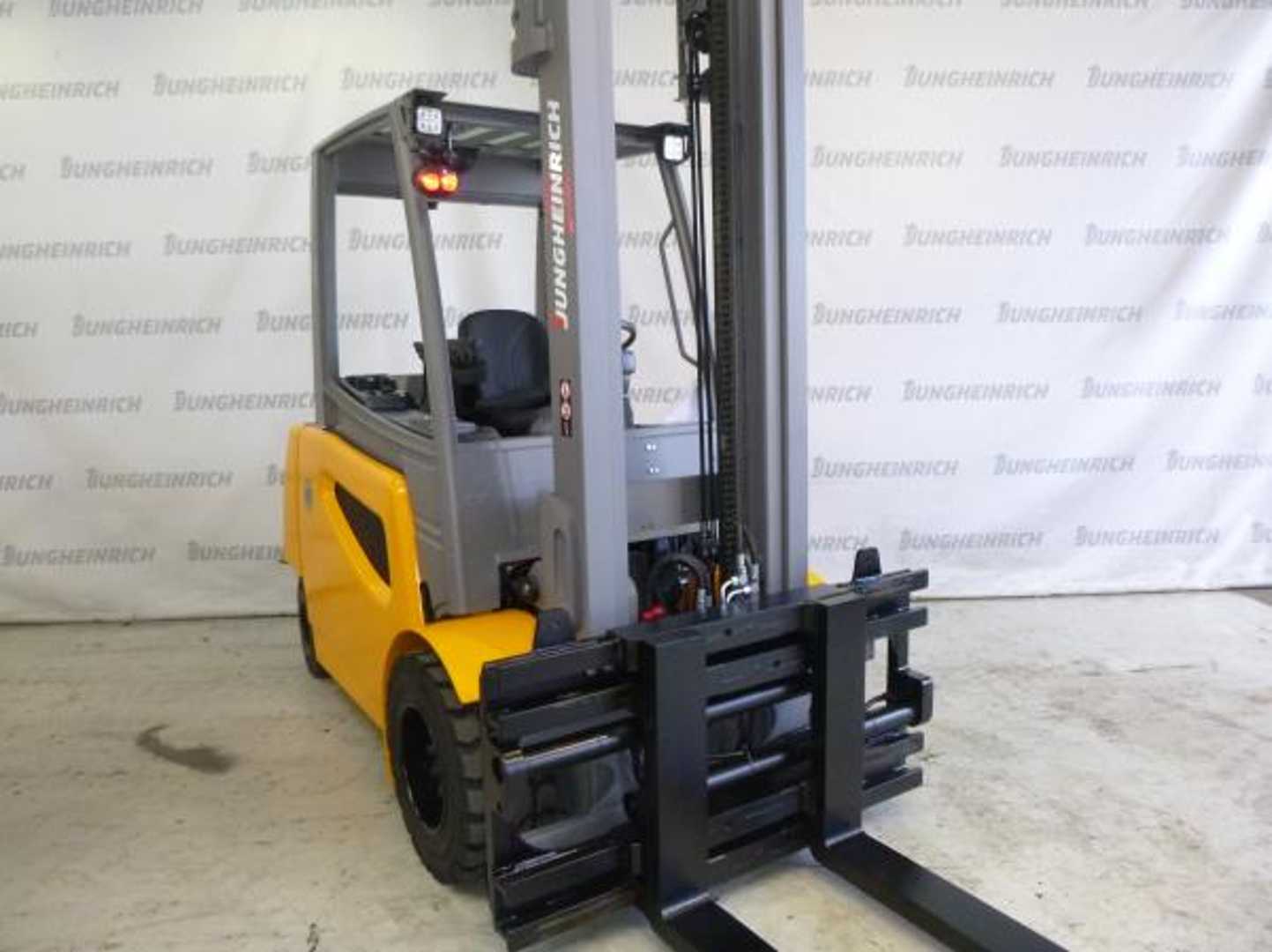 Használt targonca JUNGHEINRICH EFG 550 SP G140 400 ZT Li ELEKTRO VIERRADFRONTSTAPLER (13070923)