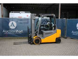 Használt targonca JUNGHEINRICH EFG S30 ELEKTRO VIERRADFRONTSTAPLER (13041275) backdrop