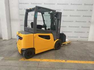 Használt targonca JUNGHEINRICH EFG S30 GE 115 470 DZ ELEKTRO VIERRADFRONTSTAPLER (13015121) backdrop