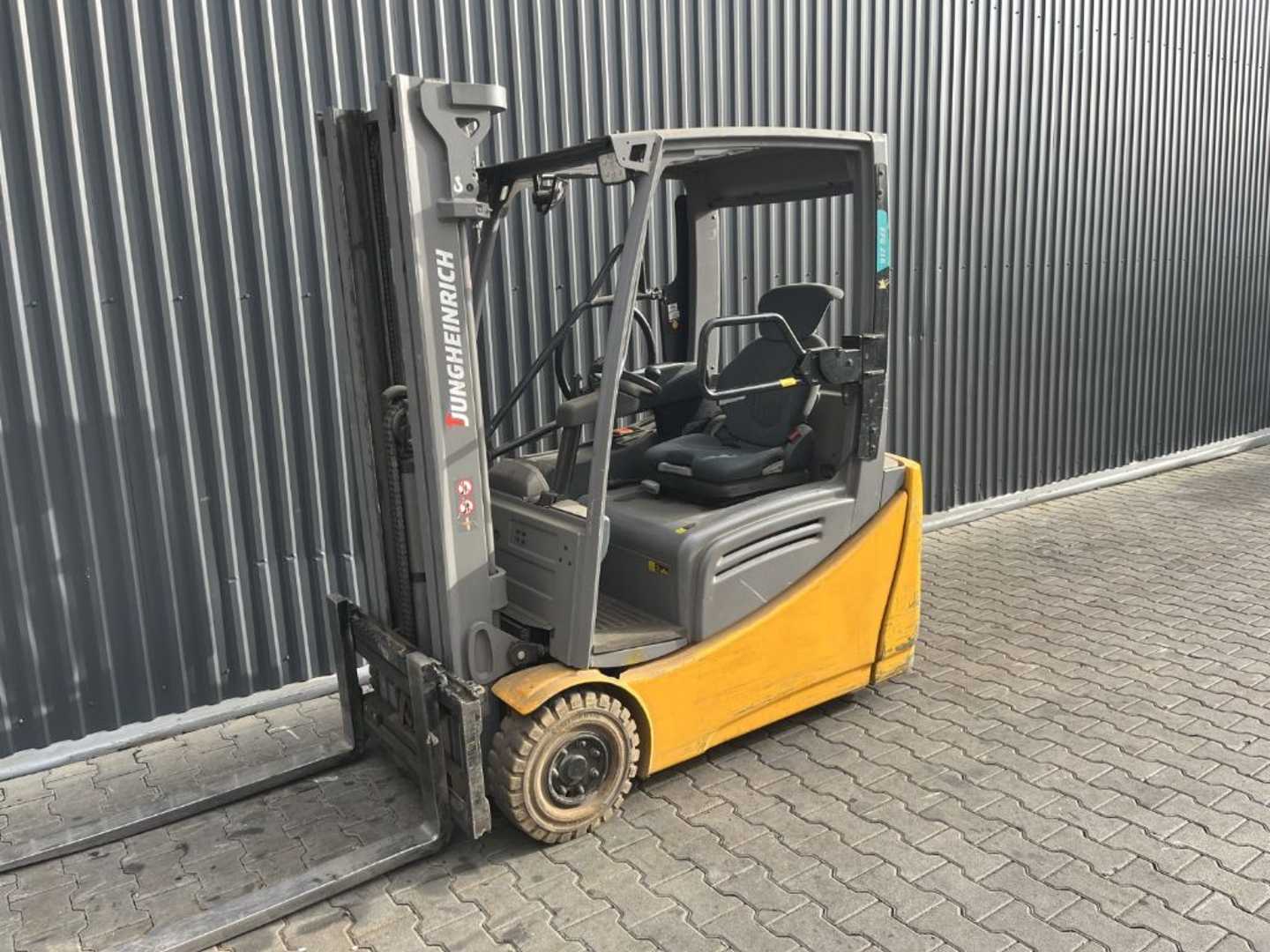 Használt targonca JUNGHEINRICH EFG216 ELEKTRO DREIRADFRONTSTAPLER (13073616)