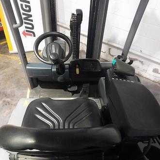 Használt targonca JUNGHEINRICH EFG216k ELEKTRO DREIRADFRONTSTAPLER (13045719)
