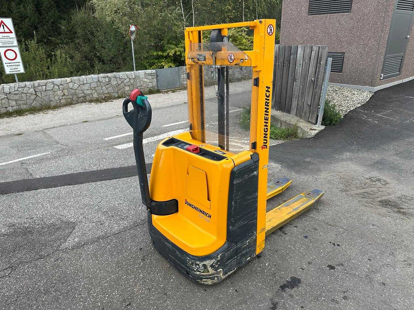 Használt targonca JUNGHEINRICH EJC 110 - 250ZT ELEKTRO HOCHHUBWAGENDEICHSEL (13067430)