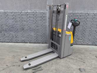 Használt targonca JUNGHEINRICH EJC 110 Baujahr 2020 HH 2,5 M/ TOP ZUSTAND ELEKTRO HOCHHUBWAGENDEICHSEL (13074911) backdrop