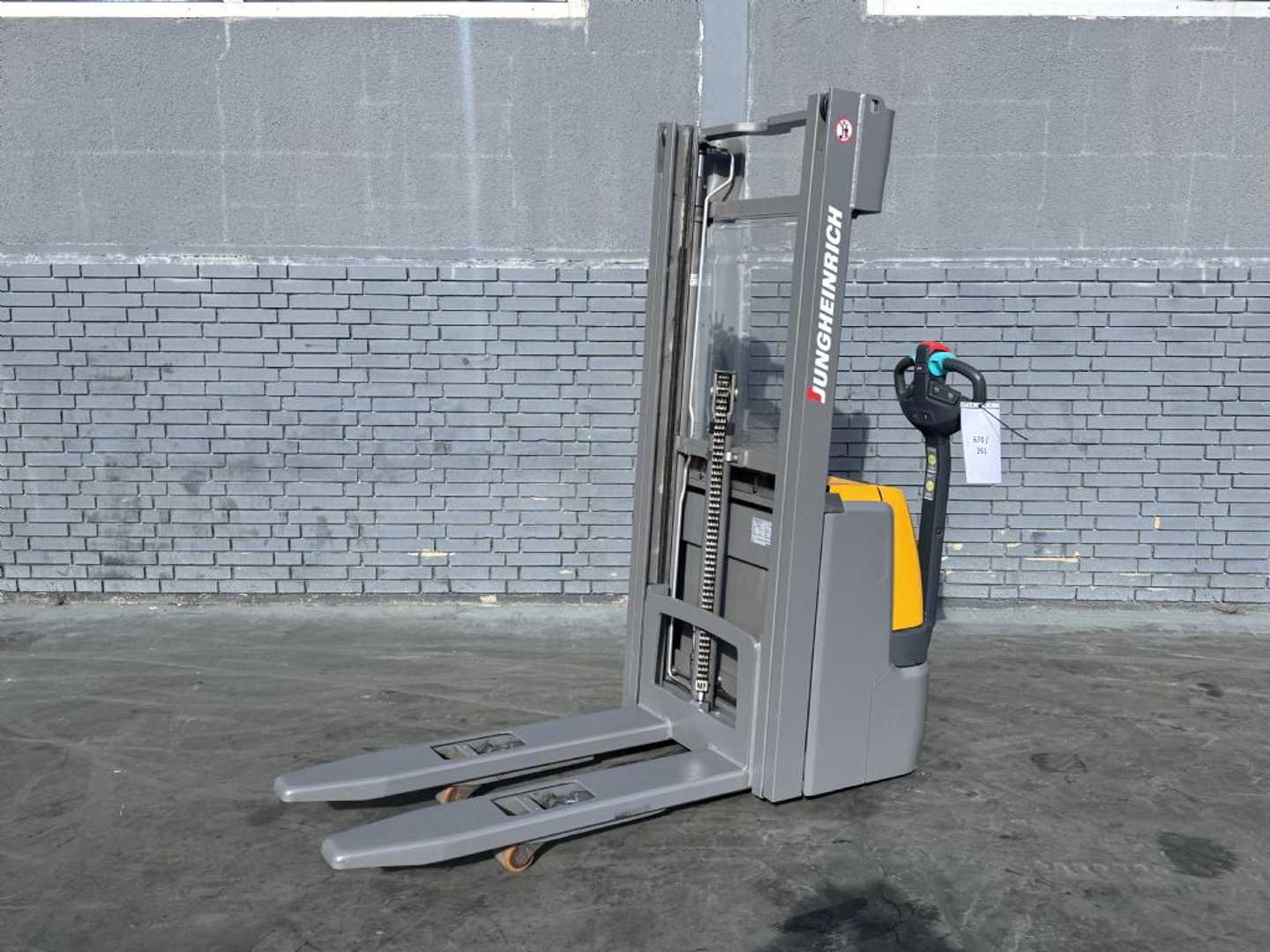 Használt targonca JUNGHEINRICH EJC 112RK Rampenhub Baujahr 2018 Hubhöhe 2,9M ELEKTRO HOCHHUBWAGENDEICHSEL (13074928)