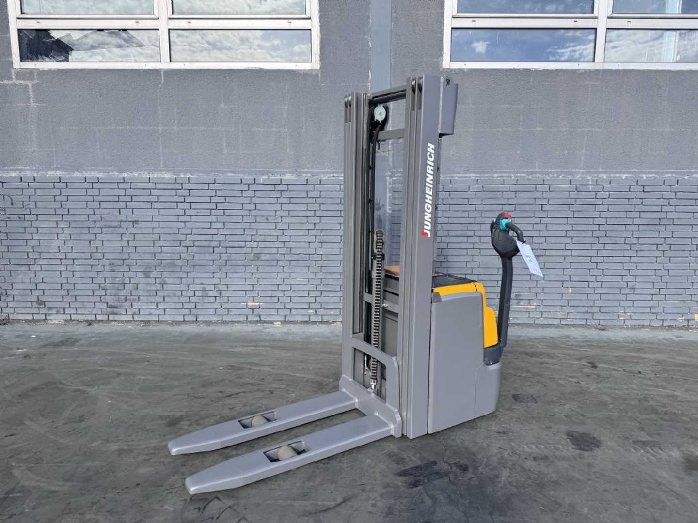 Használt targonca JUNGHEINRICH EJC 214 Baujahr 2019 Stunden 3234 /TRIPLEX 4,69M ELEKTRO HOCHHUBWAGENDEICHSEL (13074927)