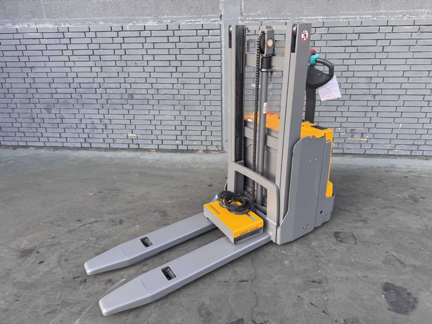 Használt targonca JUNGHEINRICH EJD 118 Baujahr 2020 Stunden 3729 HH 2,1M ELEKTRO HOCHHUBWAGENDEICHSEL (13075486)