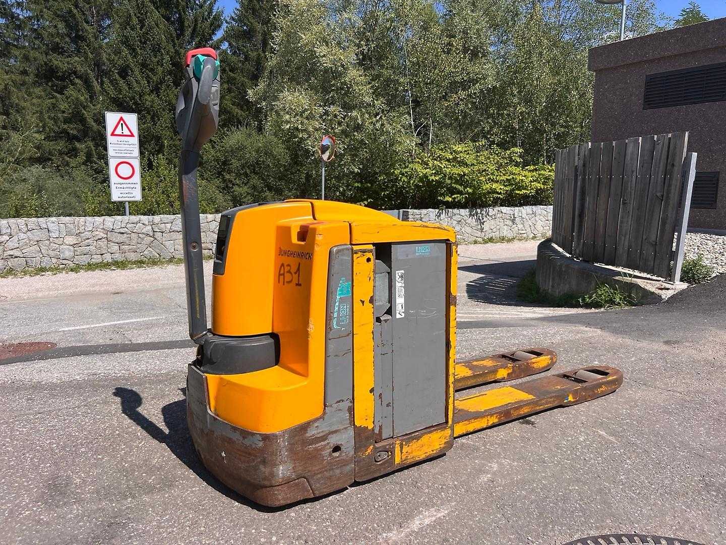 Használt targonca JUNGHEINRICH EJE 225 ELEKTRO NIEDERHUBWAGENDEICHSEL (13062267)
