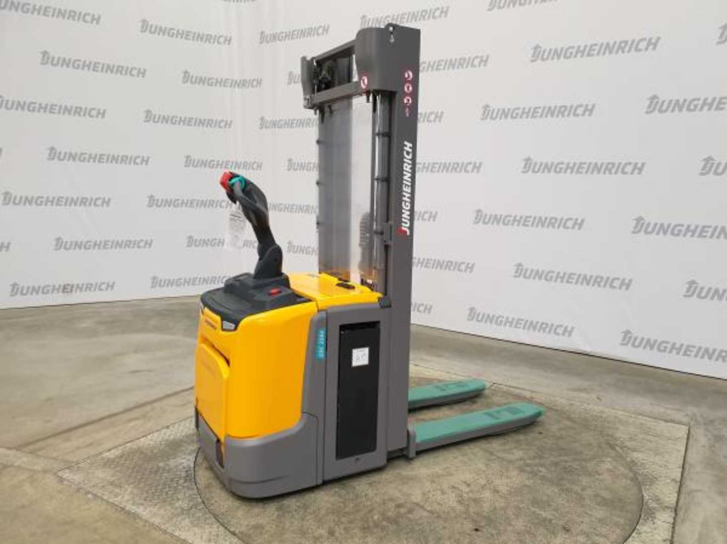 Használt targonca JUNGHEINRICH ERC 216z KP 67-100-459 DZ ELEKTRO HOCHHUBWAGENFAHRERSTAND (12974965)