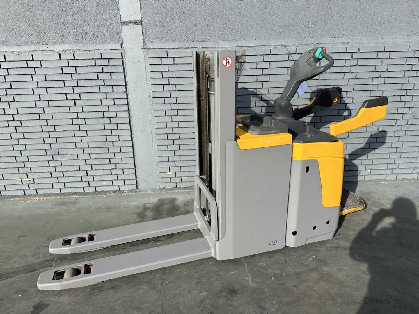 Használt targonca JUNGHEINRICH ERD 220 Baujahr 2017 HH 2,1M Stunden 5768 ELEKTRO HOCHHUBWAGENDEICHSEL (13071048)