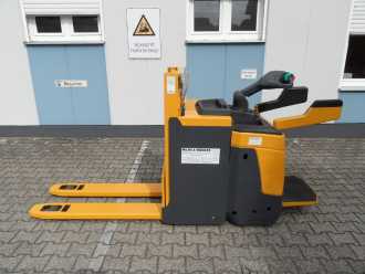 Használt targonca JUNGHEINRICH ERD 220 - NEUE Batterie - Plattform klappbar ELEKTRO HOCHHUBWAGENDEICHSEL (13064902) backdrop