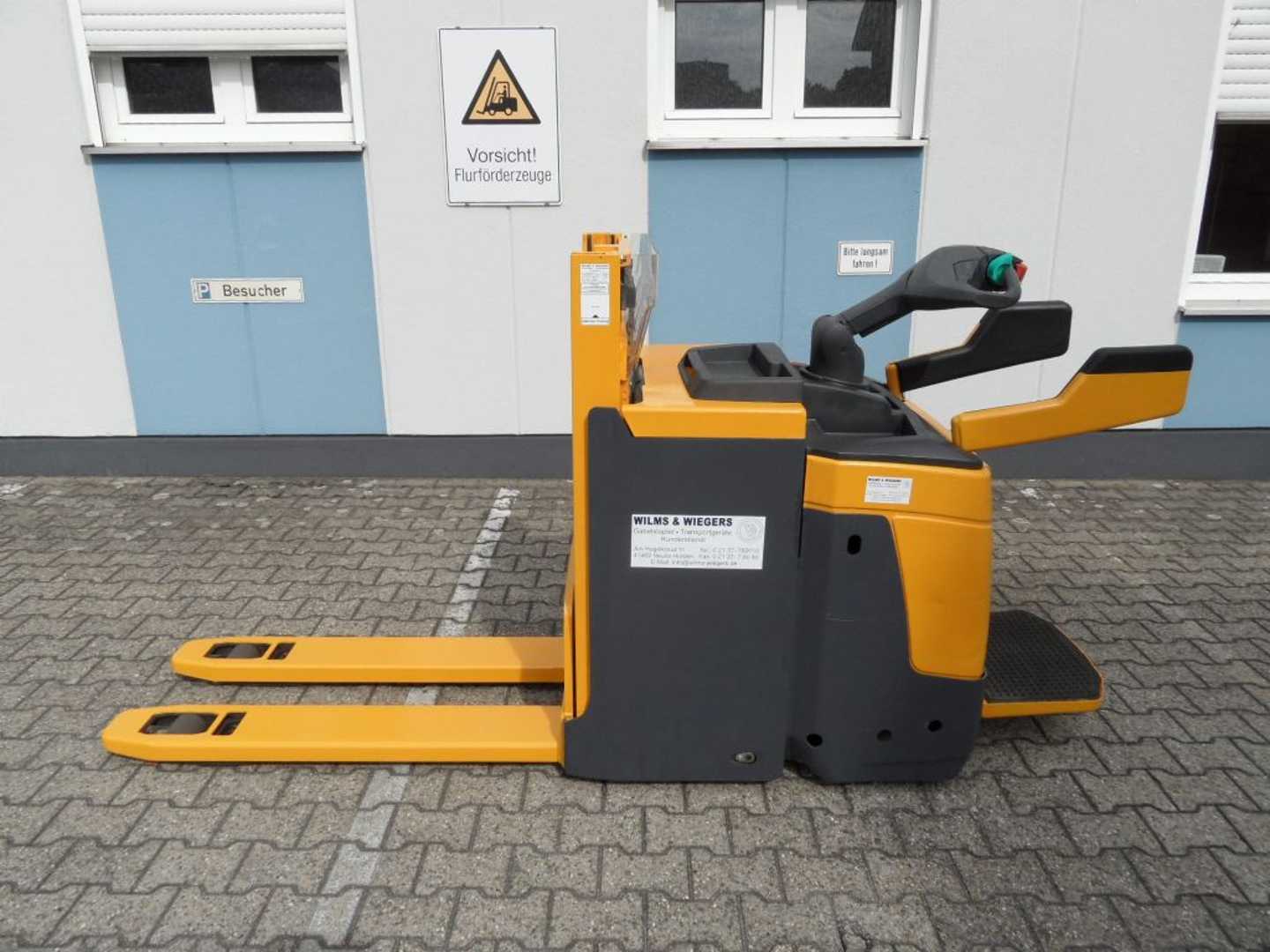 Használt targonca JUNGHEINRICH ERD 220 - NEUE Batterie - Plattform klappbar ELEKTRO HOCHHUBWAGENDEICHSEL (13064902)