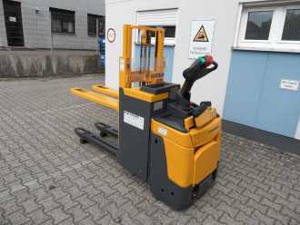 Használt targonca JUNGHEINRICH ERD 220 - NEUE Batterie - Plattform klappbar ELEKTRO HOCHHUBWAGENDEICHSEL (13064902)