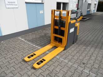 Használt targonca JUNGHEINRICH ERD 220 - NEUE Batterie - Plattform klappbar ELEKTRO HOCHHUBWAGENDEICHSEL (13064902)