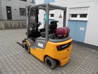 Használt targonca JUNGHEINRICH TFG 320 - Freihub - weiße Reifen GAS VIERRADFRONTSTAPLER (13054903)