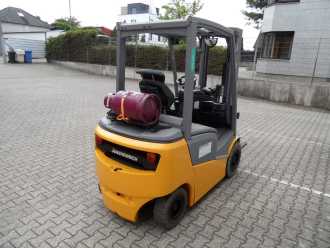 Használt targonca JUNGHEINRICH TFG 320 - Freihub - weiße Reifen GAS VIERRADFRONTSTAPLER (13054903)