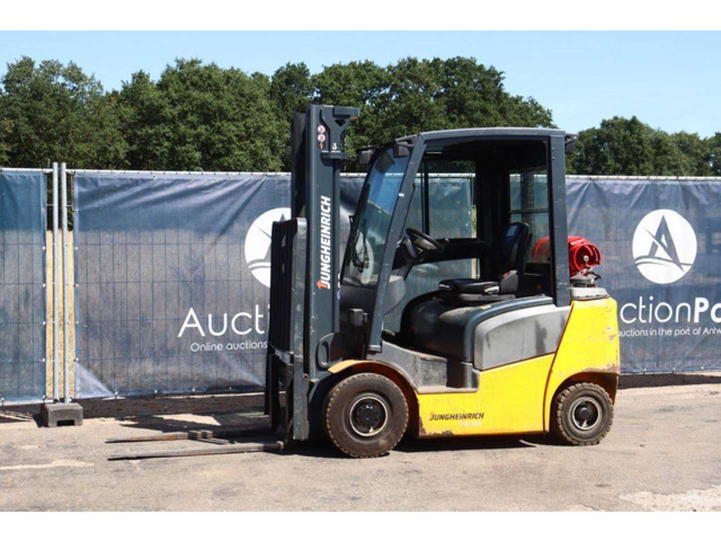 Használt targonca JUNGHEINRICH TFG 320 GAS VIERRADFRONTSTAPLER (13062944)