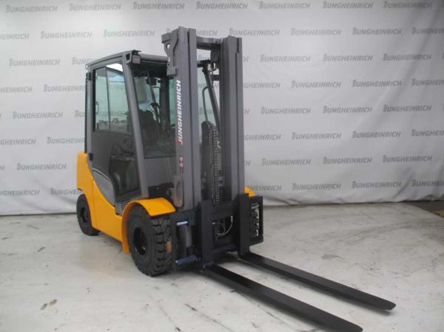 Használt targonca JUNGHEINRICH TFG 430s SP GE 150-500 DZ GAS VIERRADFRONTSTAPLER (13068670)