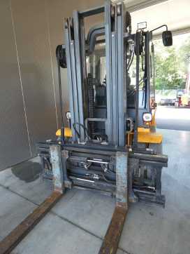 Használt targonca JUNGHEINRICH TFG 680 GAS VIERRADFRONTSTAPLER (13076049)