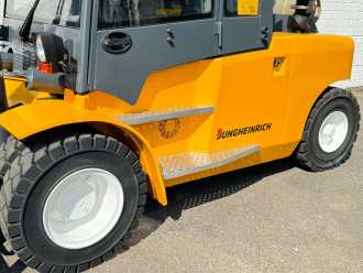 Használt targonca JUNGHEINRICH TFG 680 TFG 680 -Service Neu - Vollkabine - Zinkenversteller -STVO GAS VIERRADFRONTSTAPLER (12894992)