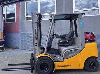 Használt targonca JUNGHEINRICH TFG430s GAS VIERRADFRONTSTAPLER (13073558)