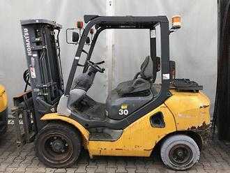 Használt targonca KOMATSU FG30T-16 GAS VIERRADFRONTSTAPLER (13063196)